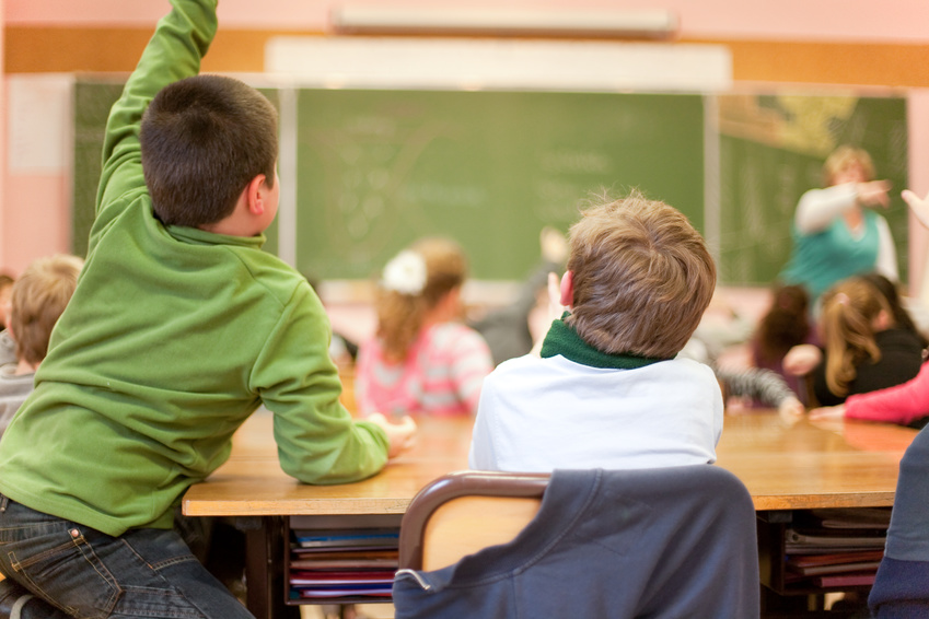 Das Thema "Gesundheit" ist beim Unterricht in der Grundschule dabei. Unterricht_sich_melden.jpg